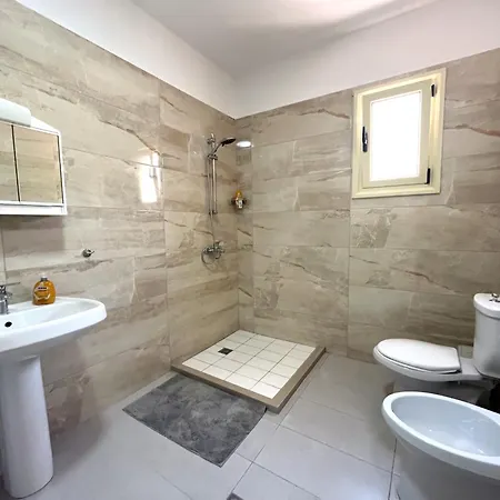 4 Stinet Apartment *