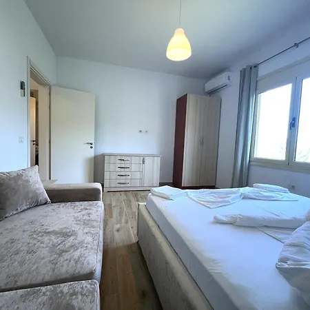 4 Stinet Apartment *